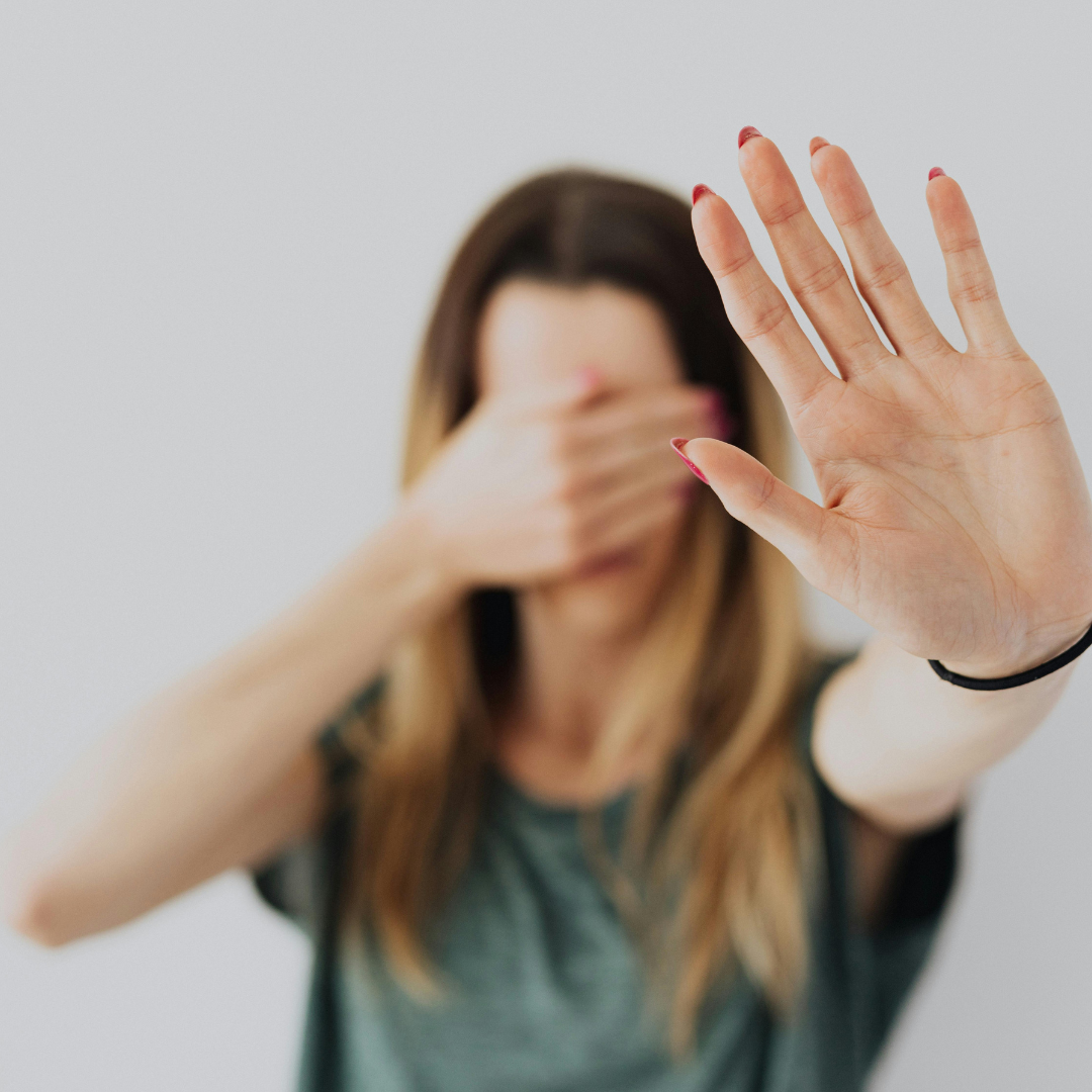 cPTSD a PTSD - czym różni się trauma złożona od zespołu stresu pourazowego? Przewodnik Poradni LCDT